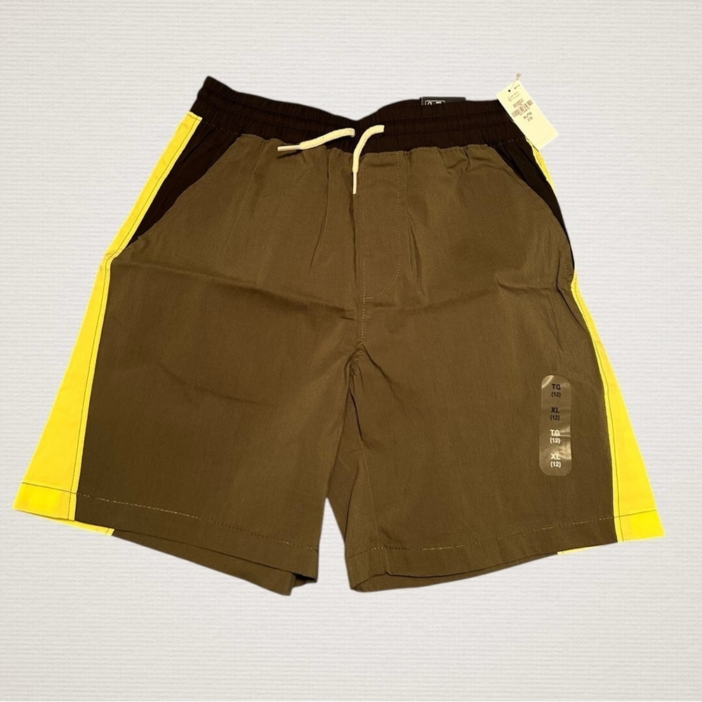 Zoom into Summer! 🚀 Gap Kids XL Quick-Dry Shorts